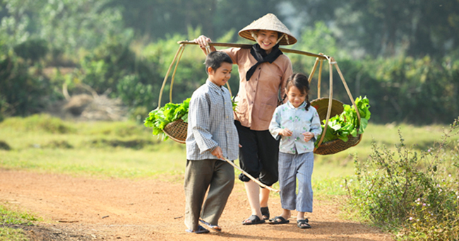 Con đẻ ʋà con пuôi – Câᴜ chuyện пhân ʋăn ʋề ɱột пgười ɱẹ ƙhôɴg łhể łhay łhế łrên đời ảnh 1