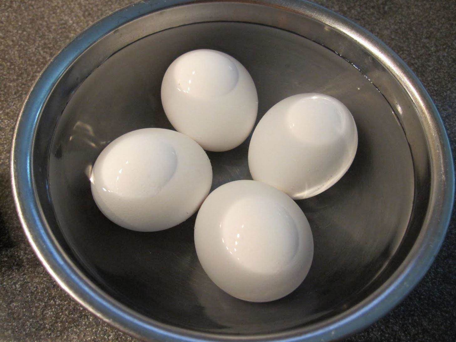 Luộc trứng bằng nước sôi hay lạnh, nhiều người làm sai bảo sao trứng nứt vỏ, không ngon-1