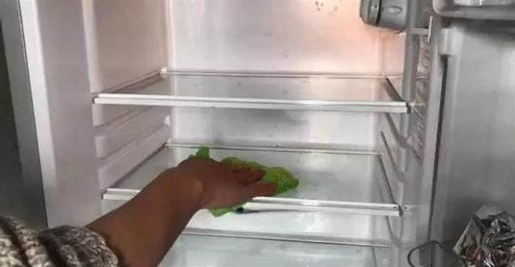 Nếu tủ lạnh quá bẩn, không thể lau sạch, hướng dẫn bạn một mẹo nhỏ là tủ lạnh sẽ sạch không còn vi khuẩn trong 10 phút-3