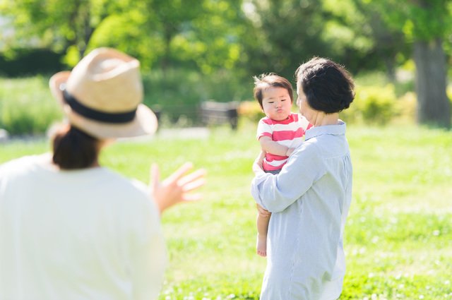 Chê thông gia keo kiệt, con gái đẻ mà cho được chục trứng, nhưng lúc mở ra mẹ chồng ú ớ gọi điện cảm ơn-2