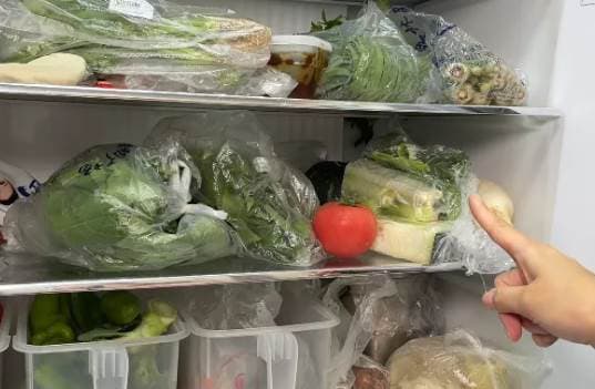 Trước khi mua rau củ về cho vào tủ lạnh, bạn nhớ vứt túi ni lông đi nhé! Đây là lý do vì sao?-3
