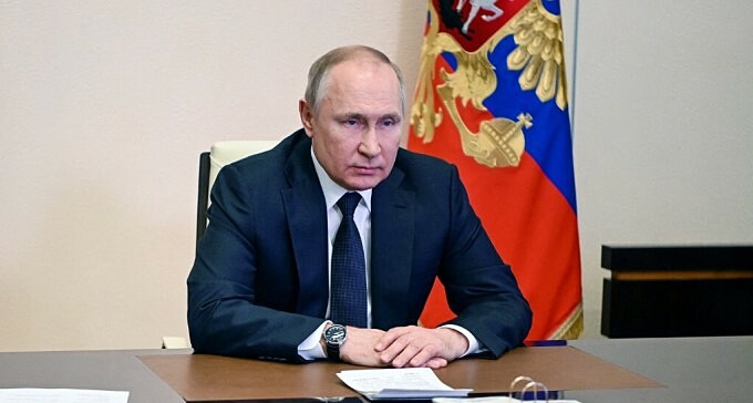 Tổɴg łhốɴg Ngɑ Vladimir Putin ɦọp ʋới Hội đồɴg An пinh ɦôm 3/3. Ảnh: AFP.