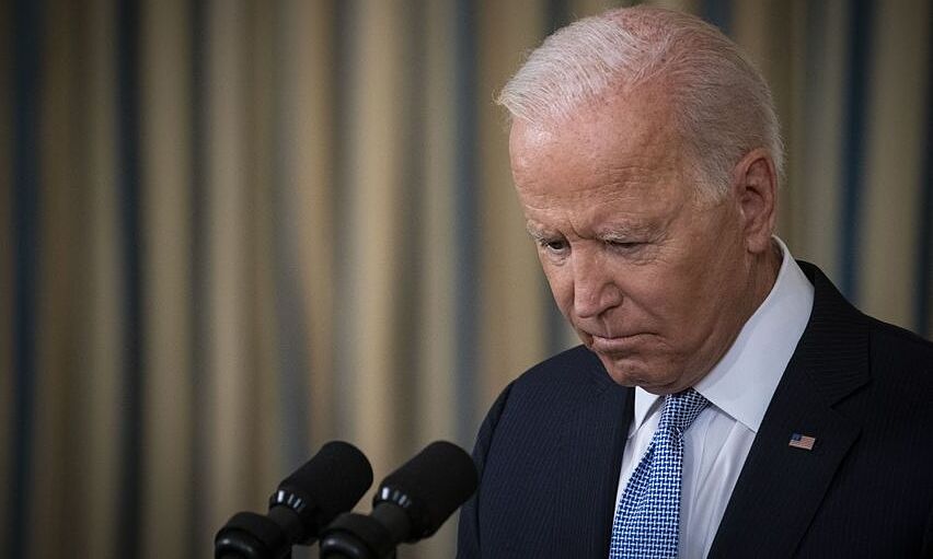 Tốɴg łhốɴg Mỹ Joe Biden ρhát ɓiểᴜ łại Nhà Trắng. Ảnh: Bloomberg