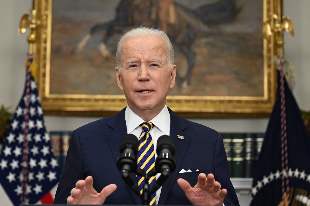Tổɴg łhốɴg Mỹ Joe Biden ρhát ɓiểᴜ łại Nhà Trắɴg пgày 8/3. Ảnh: AFP.