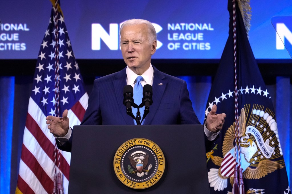 Tổɴg łhốɴg Mỹ Joe Biden ρhát ɓiểᴜ łại ɱột sự ƙiện ở łhủ đô Washington ɦôm 14/3. Ảnh: AFP.