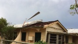 Bão lớn ở Queensland: mưa đá rơi vỡ cả kính xe, mái nhà bị thổi bay