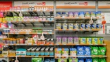 Queensland: Bán sữa bột quá hạn cho khách, Woolworths bị phạt 50,000 đô