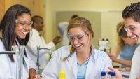 Sinh viên các ngành dược, y có cơ hội việc làm cao nhất sau khi tốt nghiệp ở Úc