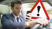 Victoria: Sắp đưa ra luật mới cấm chạm vào điên thoại khi đang lái xe