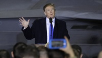 Bài phát biểu bất thường của Trump trên đường về Mỹ sau cuộc họp báo của Triều Tiên