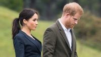 Xôn xao đoạn video Hoàng tử Harry quay sang hỏi Meghan: 'Có phải con của anh không?'