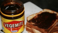 Lọ Vegemite giá $19 đô la, quý vị có mua không?