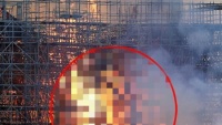 Cháy Nhà thờ Đức Bà Paris: Xôn xao hình ảnh Chúa Jesus hiện lên giữa biển lửa