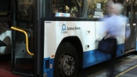 Sydney: “Đồ đê tiện!” – nam hành khách đáp trả kẻ ghẹo nữ sinh trên xe buýt
