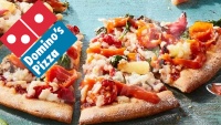 Úc: Gần 5 năm bớt xén lương nhân viên, Domino’s Pizza đối mặt với vụ kiện tập thể