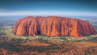 Núi thiêng Uluru của Úc quá tải du khách trước khi vĩnh viễn đóng cửa