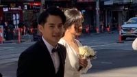 Đông Nhi - Ông Cao Thắng bị bắt gặp đang chụp ảnh cưới trên đường phố Sydney