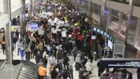 Người Trung Quốc phẫn nộ vì vụ việc công dân bị trục xuất ở sân bay Mỹ