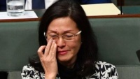 Nghị sĩ Úc bật khóc trước quốc hội vì bị nghi dính dáng tới Trung Quốc