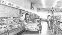 Có thể bạn chưa biết: 62 năm về trước, người dân Mỹ có thể lái cả ô tô vào siêu thị để mua hàng